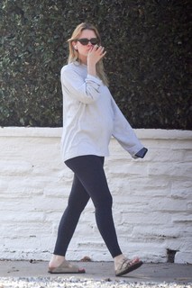 Mia Goth feet photo thumbnail