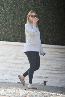 Mia Goth feet photo thumbnail