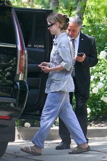 Mia Goth feet photo thumbnail