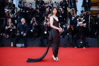 Mia Goth feet photo thumbnail