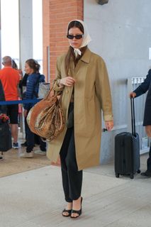 Mia Goth feet photo thumbnail