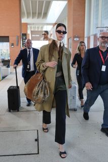 Mia Goth feet photo thumbnail