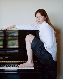 Mia Goth feet photo thumbnail