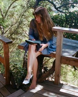Mia Goth feet photo thumbnail
