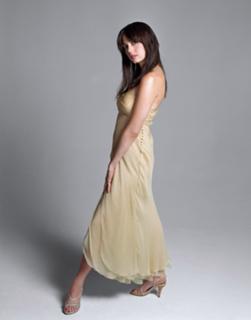 Mia Kirshner feet photo thumbnail