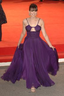 Mia Kirshner feet photo thumbnail