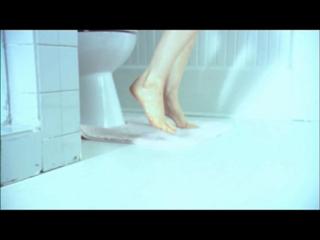 Mia Kirshner feet photo thumbnail
