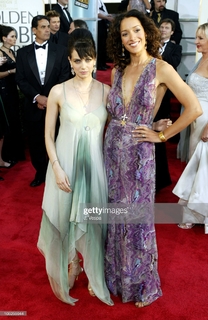 Mia Kirshner feet photo thumbnail