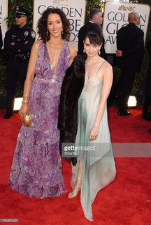 Mia Kirshner feet photo thumbnail