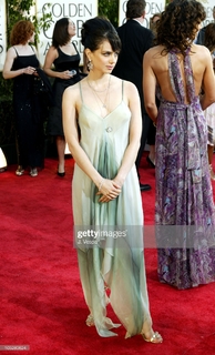 Mia Kirshner feet photo thumbnail