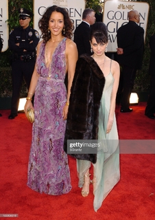 Mia Kirshner feet photo thumbnail