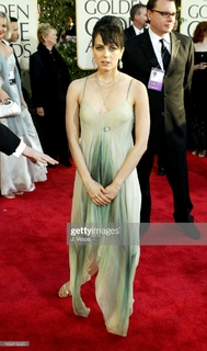 Mia Kirshner feet photo thumbnail