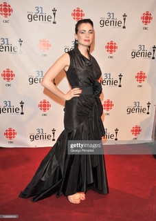 Mia Kirshner feet photo thumbnail