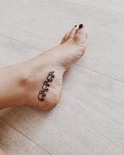 Mia McKenna-Bruce feet photo 17