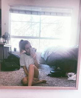 Mia McKenna-Bruce feet photo 4