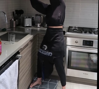 Mia Plays feet photo thumbnail