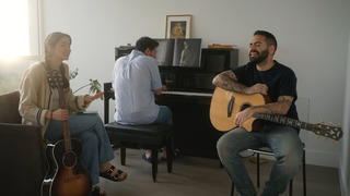 Mia Plays feet photo thumbnail