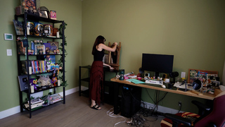 Mia Plays feet photo thumbnail