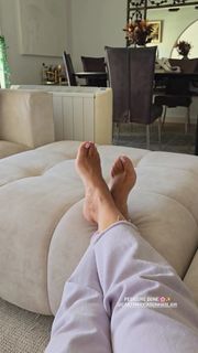 Mia Rose feet photo 1
