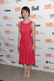 Mia Wasikowska feet photo thumbnail
