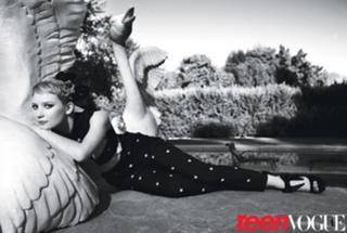 Mia Wasikowska feet photo thumbnail
