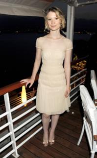 Mia Wasikowska feet photo thumbnail