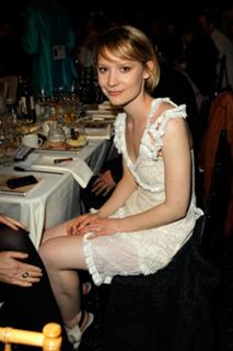 Mia Wasikowska feet photo thumbnail