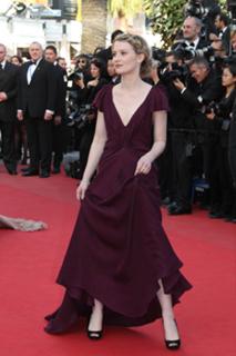 Mia Wasikowska feet photo thumbnail