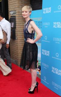 Mia Wasikowska feet photo thumbnail