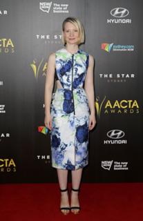 Mia Wasikowska feet photo thumbnail