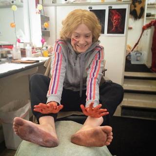 Mia Wasikowska feet photo thumbnail