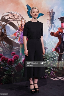 Mia Wasikowska feet photo thumbnail