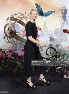 Mia Wasikowska feet photo thumbnail