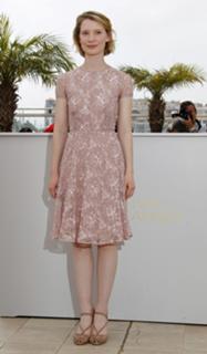 Mia Wasikowska feet photo thumbnail