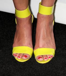 Michaela Conlin feet photo thumbnail
