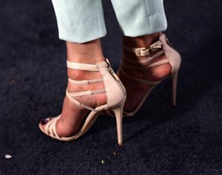 Michaela Conlin feet photo thumbnail