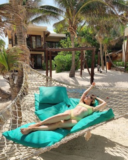 Michaela Jill Murphy feet photo thumbnail