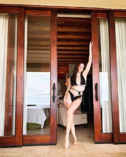 Michaela Jill Murphy feet photo thumbnail