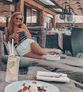 Michaela Ochotská feet photo 2