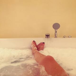 Michela Andreozzi feet photo 2