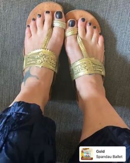 Michela Andreozzi feet photo 6
