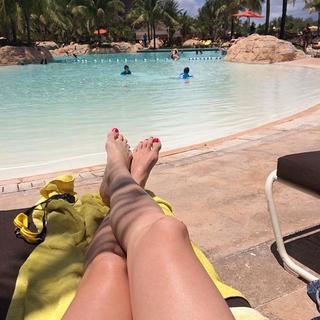 Michele Hicks feet photo 9