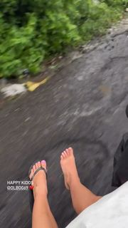 Michelle Andrade feet photo 15
