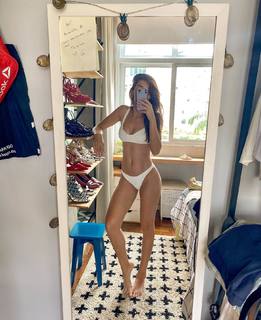 Michelle Batista feet photo 10