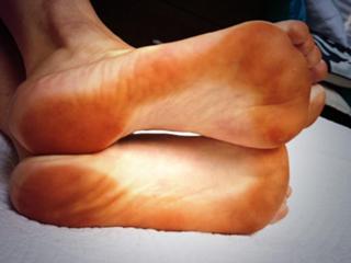 Michelle Beadle feet photo thumbnail