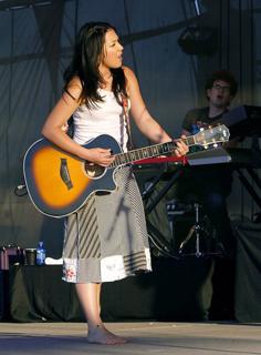 Michelle Branch feet photo 17