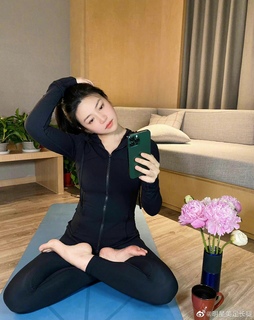 Michelle Chen feet photo 3