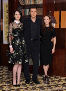 Michelle Dockery feet photo thumbnail