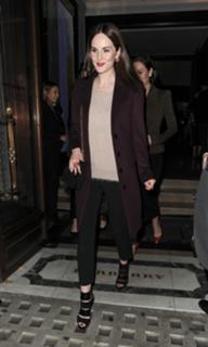 Michelle Dockery feet photo thumbnail