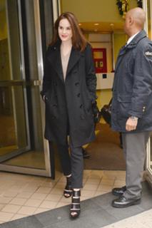 Michelle Dockery feet photo thumbnail